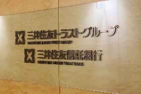 Sumitomo Mitsui Trust Bank sign and logo